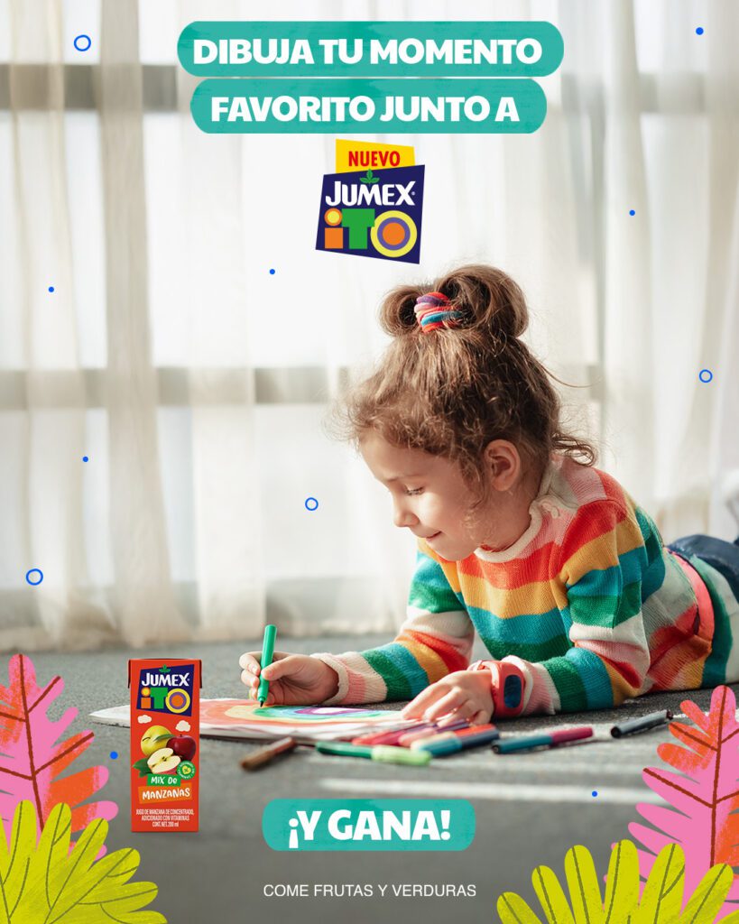 Campaña de concurso infantil de Jumexito. Una niña pequeña dibuja en el piso mientras el envase de Jumexito sabor Mix de Manzanas se promociona en primer plano con el lema "Dibuja tu momento favorito junto a Nuevo Jumexito ¡Y Gana!".